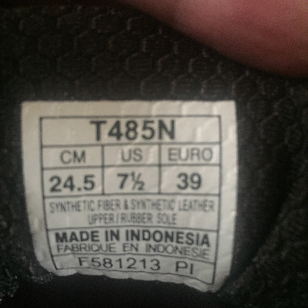 ASICS - Picture 4 of 5